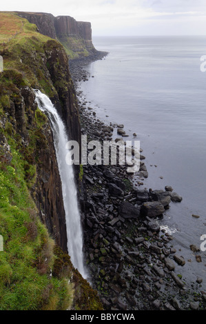 Kilt Rock Cascade, Trotternish, île de Skye, Écosse Banque D'Images