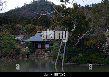 Un lac à la Zen Buddhist Temple Nanzen-ji, Kyoto, Japon Banque D'Images