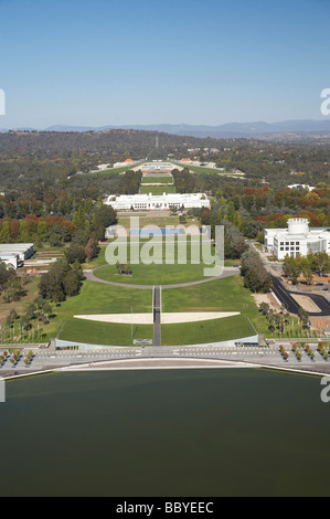 Parlement Chambre haut et Old Parliament House Questacon droit et le lac Burley Griffin Canberra ACT Australie aerial Banque D'Images