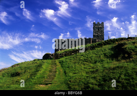 L'église de St Michael de Rupe Brentor de l'ouest du Devon. Banque D'Images