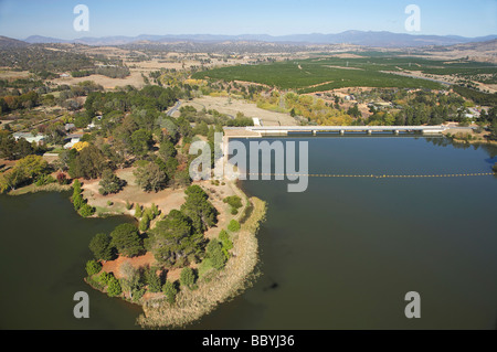 Les terrains de la résidence de Yarralumla et barrage Scrivener Lac Burley Griffin Canberra ACT Australie aerial Banque D'Images