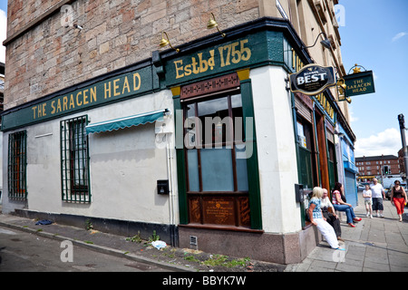 La tête Sarrasine, ou Sarry Heid, un célèbre vieux pub dans la Gallowgate Région de l'Est de Glasgow. Banque D'Images