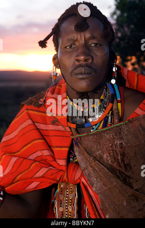 Guerrier masaï Portrait - Maji Moto Village Maasai - près de Narok, Kenya Banque D'Images