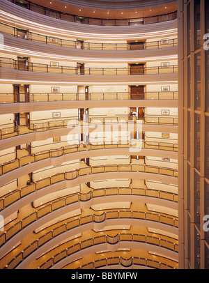 Magical atrium de l'hôtel Grand Hyatt, Jin Mao Tower, Shanghai, Chine. Banque D'Images