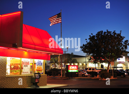 Carl's Jr Burger au crépuscule Banque D'Images