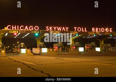 Chicago Skyway cabines de péage la nuit Banque D'Images