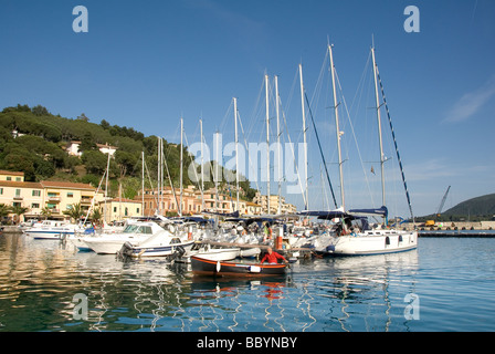 Marina Porto Azzurro sur l'île d'Elbe Banque D'Images