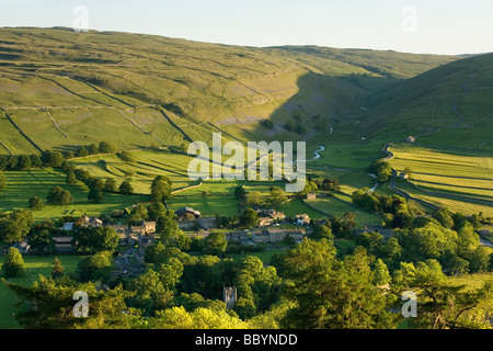 Une vue de Arncliffe, un village niché dans la vallée de Littondale, dans le Yorkshire Dales National Park, Royaume-Uni Banque D'Images