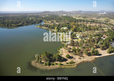Les terrains de la résidence de Yarralumla et Le Lac Burley Griffin Canberra ACT Australie aerial Banque D'Images