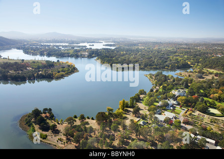 Les terrains de la résidence de Yarralumla et Le Lac Burley Griffin Canberra ACT Australie aerial Banque D'Images