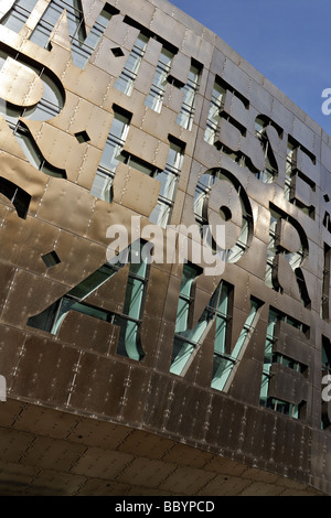 Façade du centre artistique Millennium Centre, baie de Cardiff. Pays de Galles Royaume-Uni Banque D'Images