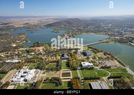 Ancien Parlement Questacon Commonwealth Avenue Bridge National Museum Black Mountain et le lac Burley Griffin Canberra Banque D'Images