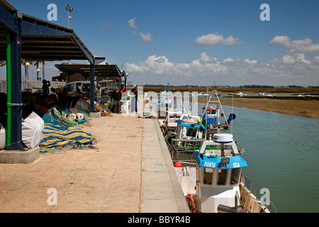 Bateaux dans le port de pêche de Sancti Petri Chiclana Cadiz Andalousie Espagne Banque D'Images