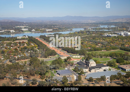 Australian War Memorial Anzac Parade Lac Burley Griffin et La Maison du Parlement Canberra ACT Australie aerial Banque D'Images