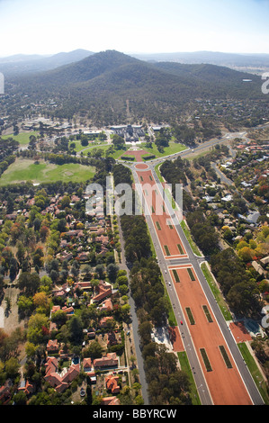 ANZAC Parade Australian War Memorial et le Mont Ainslie antenne Australie Canberra ACT Banque D'Images