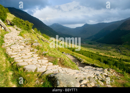 La partie inférieure de la piste de marche jusqu'à Ben Nevis le plus haut sommet Munro en Ecosse à 1344 mètres Banque D'Images