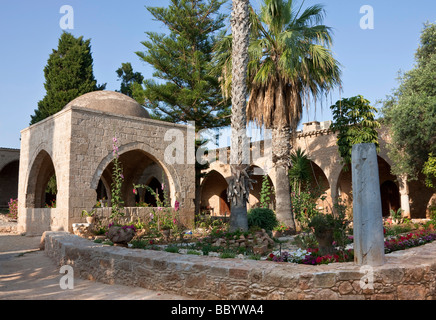 Cour intérieure avec fontaine, monastère de Agia Napa ou Ayia Napa, Chypre du Sud, Côte Est, Chypre, Europe Banque D'Images