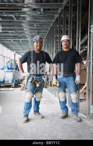 Les collègues de travail on construction site Banque D'Images