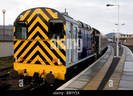 Classe 08 locotracteur déménagement la Caledonian sleeper train Banque D'Images