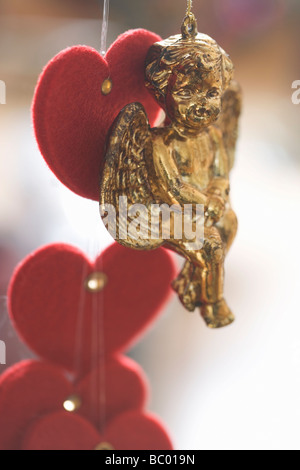 Saint-valentin décoration pendaison de brindille Banque D'Images