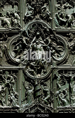 Le Dôme de Milan, La Cathédrale Détail de porte Banque D'Images