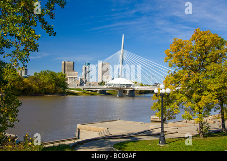 Le pont Provencher sur la rivière Rouge à Winnipeg Manitoba Canada Banque D'Images