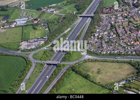 Vue aérienne de haut niveau de l'autoroute M1 à la jonction 31 dans le Derbyshire Banque D'Images