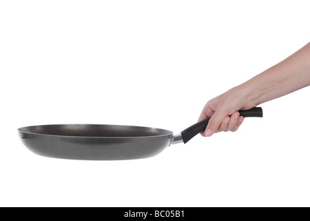 Main tenant une poêle en téflon isolé sur fond blanc Banque D'Images