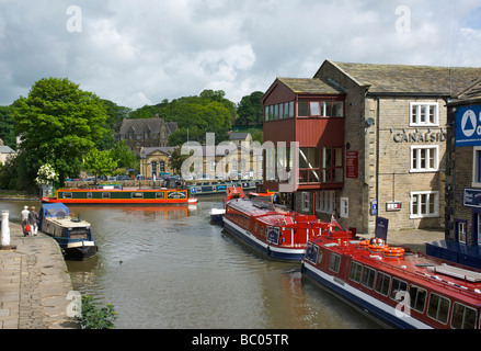 Le canal Leeds-Liverpool At Skipton, Yorkshire du Nord, Angleterre, Royaume-Uni Banque D'Images