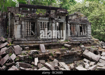 [Beng Meala], ancien temple ruines couvertes par la jungle, Angkor, Cambodge Banque D'Images