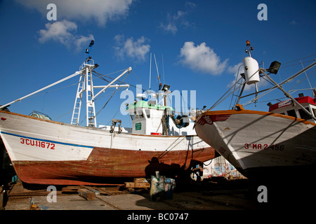 Barcos en el puerto pesquero de Tarifa Cádiz andalousie espagne bateaux dans le port de pêche de Tarifa Cadiz Andalousie Espagne Banque D'Images