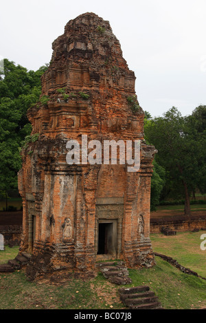 Ruines de la tour du temple Bakong, [du Roluos], Angkor, Cambodge Banque D'Images