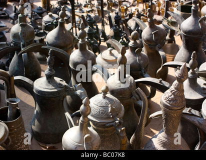 Collection de pots de café moyen-orientale Banque D'Images