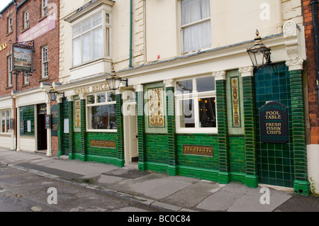 Les briques vert public house, HUmber Dock Street, Kingston Upon Hull, Angleterre Banque D'Images