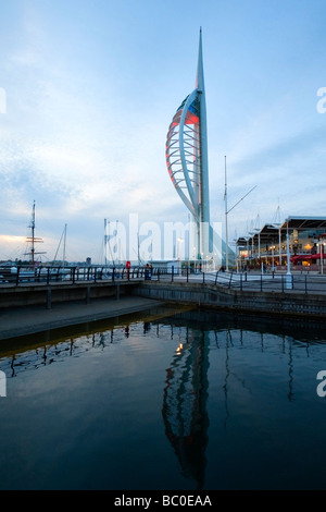 La tour Emirates Spinnaker, de 170 mètres de haut, point central du réaménagement du port de Portsmouth, Angleterre, Royaume-Uni. Banque D'Images