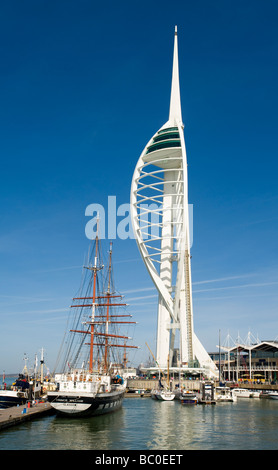 La tour Emirates Spinnaker, de 170 mètres de haut, point central du réaménagement du port de Portsmouth, Angleterre, Royaume-Uni. Banque D'Images