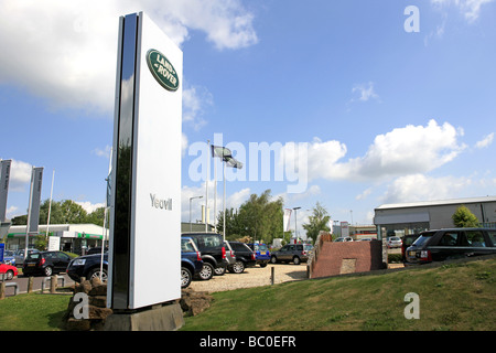 La Land Rover de voiture et avant-cour Banque D'Images