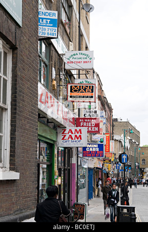 Le célèbre restaurant curry signe Brick Lane dans l'East End de Londres Banque D'Images