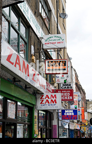 Le célèbre restaurant curry signe Brick Lane dans l'East End de Londres Banque D'Images