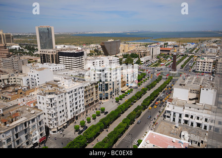 TUNIS, TUNISIE. Vue sur l'Avenue Bourguiba vers le Lac de Tunis. L'année 2009. Banque D'Images