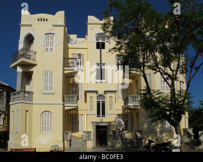 Le Palm house construit dans le style d'architecture éclectique, conçu par l'architecte Tabachnick dans la rue Nahalat Binyamin centre-ville de Tel Aviv ISRAËL Banque D'Images