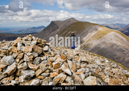 Marche sur Ben Eighe Torridon, Stac Ruadh Mor de Coinneach Mhor Banque D'Images