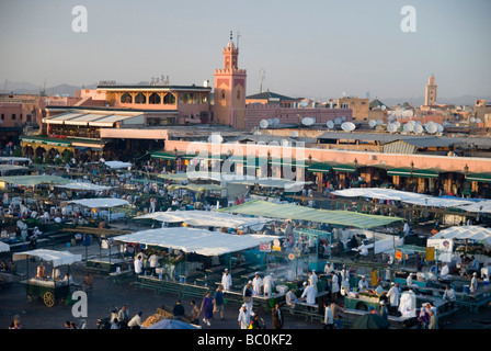 La place Djema El Fna marrakech maroc marché au crépuscule de l'Afrique du Nord Banque D'Images