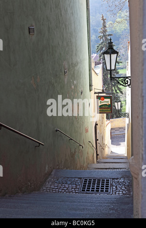 Alley entre Loretanska et Uvoz rues, Prague, République Tchèque Banque D'Images