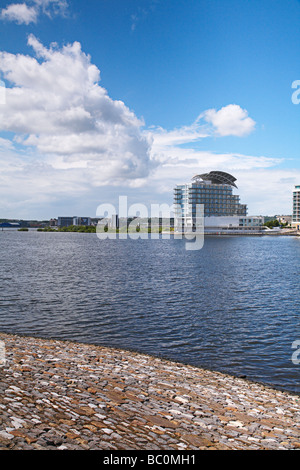 Vue sur la baie de Cardiff à St Davids Hotel Waterfront Banque D'Images