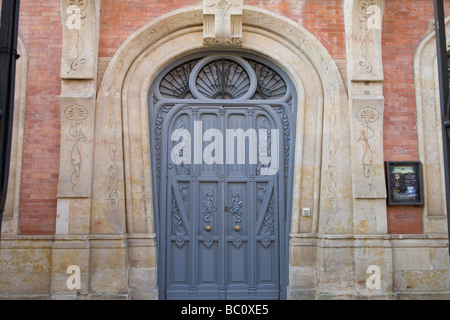 La porte principale, la Casa Lis, Musée d'Art Nouveau et Art Déco, Salamanca, Espagne Banque D'Images