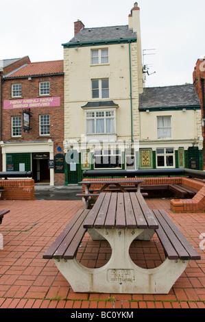 Les briques vert public house, HUmber Dock Street, Kingston Upon Hull, Angleterre Banque D'Images