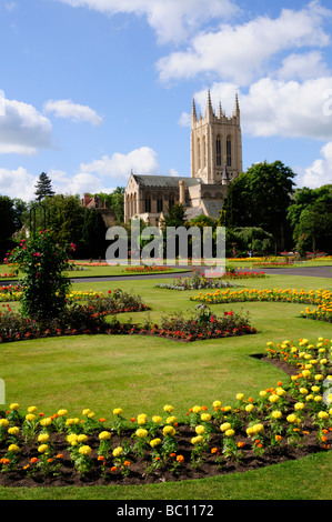 Les jardins de l'abbaye et cathédrale St Edmundsbury, Bury St Edmunds Suffolk Angleterre UK Banque D'Images