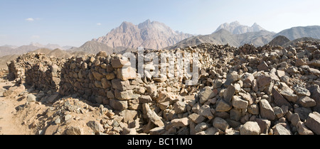 Vue panoramique tiré sur le Roman Fort protégeant les carrières à Umm Balad, les collines de la mer Rouge, Désert, Egypte Banque D'Images