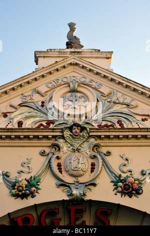 FALMOUTH, CORNWALL - le 07 JUIN 2009 : détail architectural orné sur le devant de la rue Arcade George Banque D'Images